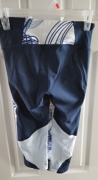 Under armour compression crop legging - Picture 2 of 3